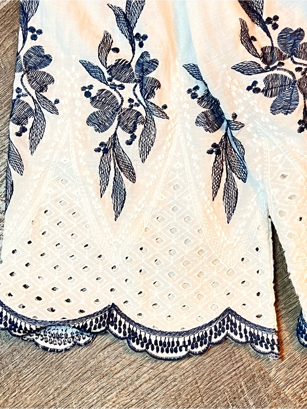 Coco + Carmen L/XL White Blue Floral Eyelet Off Shoulder Boho Blouse - Picture 5 of 10